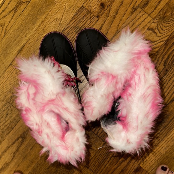 Girls boots Dream Pairs Fur-Lined good for snow. Waterproof. Faux fur. So cute - Picture 3 of 7